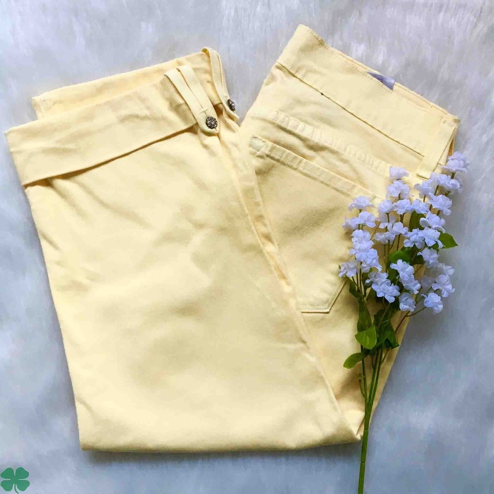🎉HP🎉NWOT NYDJ Pale Yellow Capri Size 6P